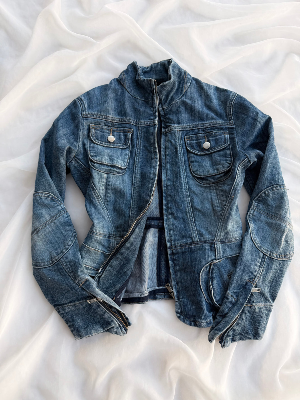 DENIM JACKET (S)