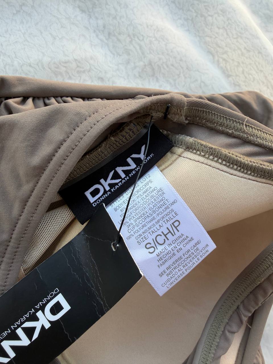 TOP DKNY LETTUCCE (S)