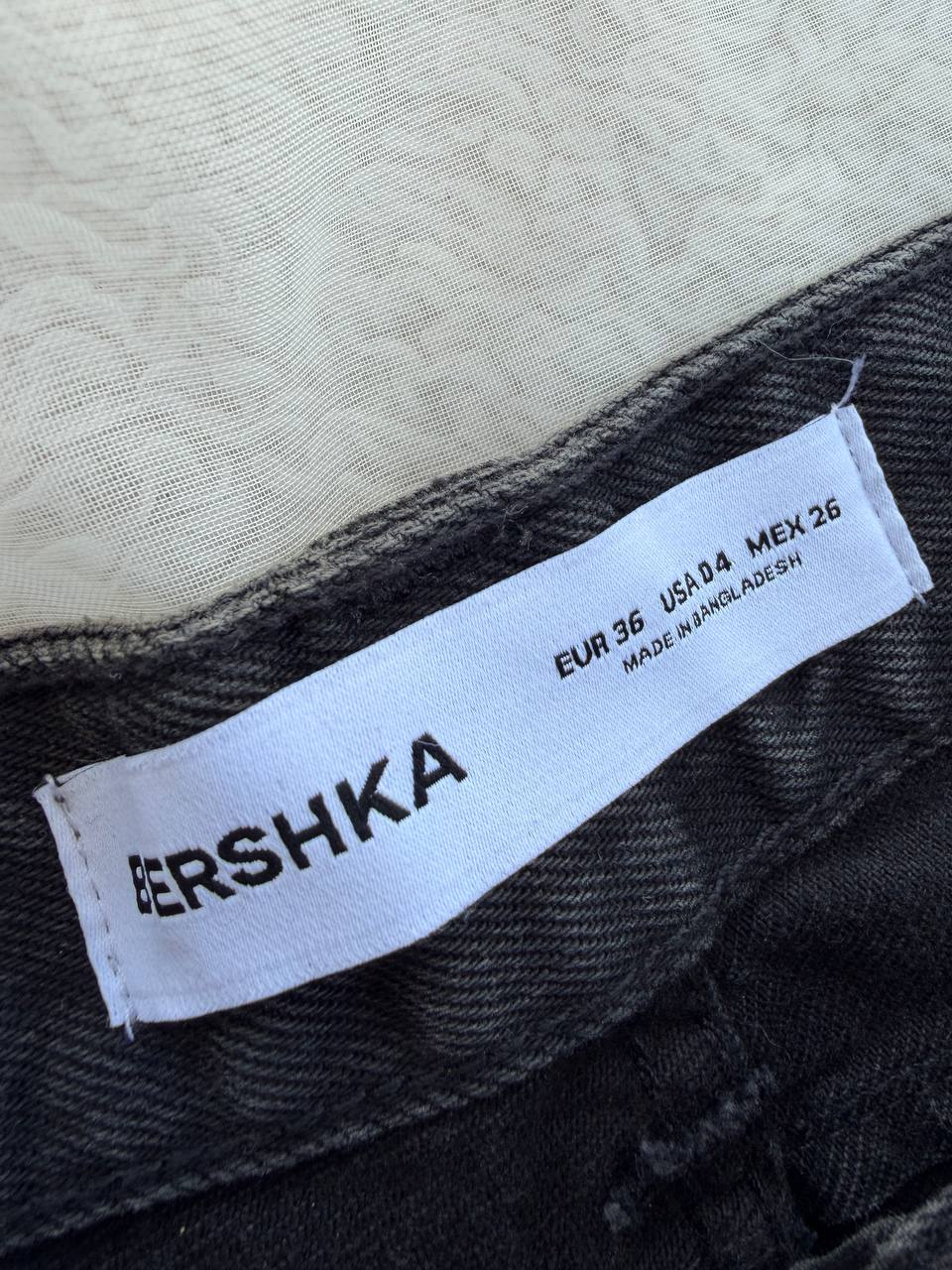 BERSHKA BAGGY (36)