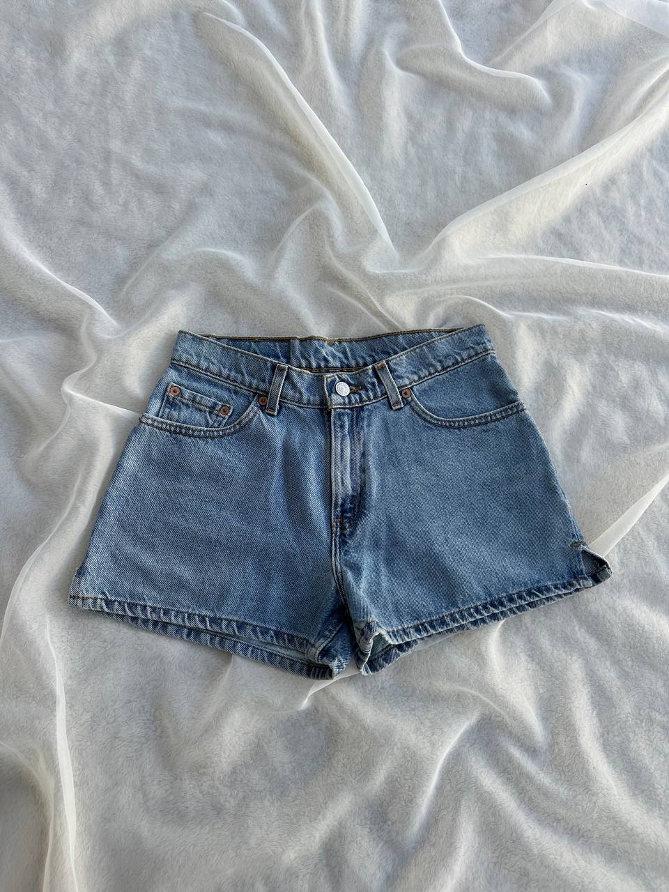 LOW RISE SHORT LEVI'S (36)