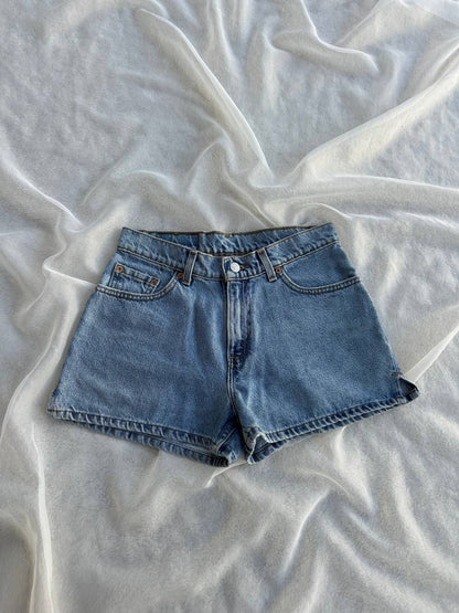 LOW RISE SHORT LEVI'S (36)