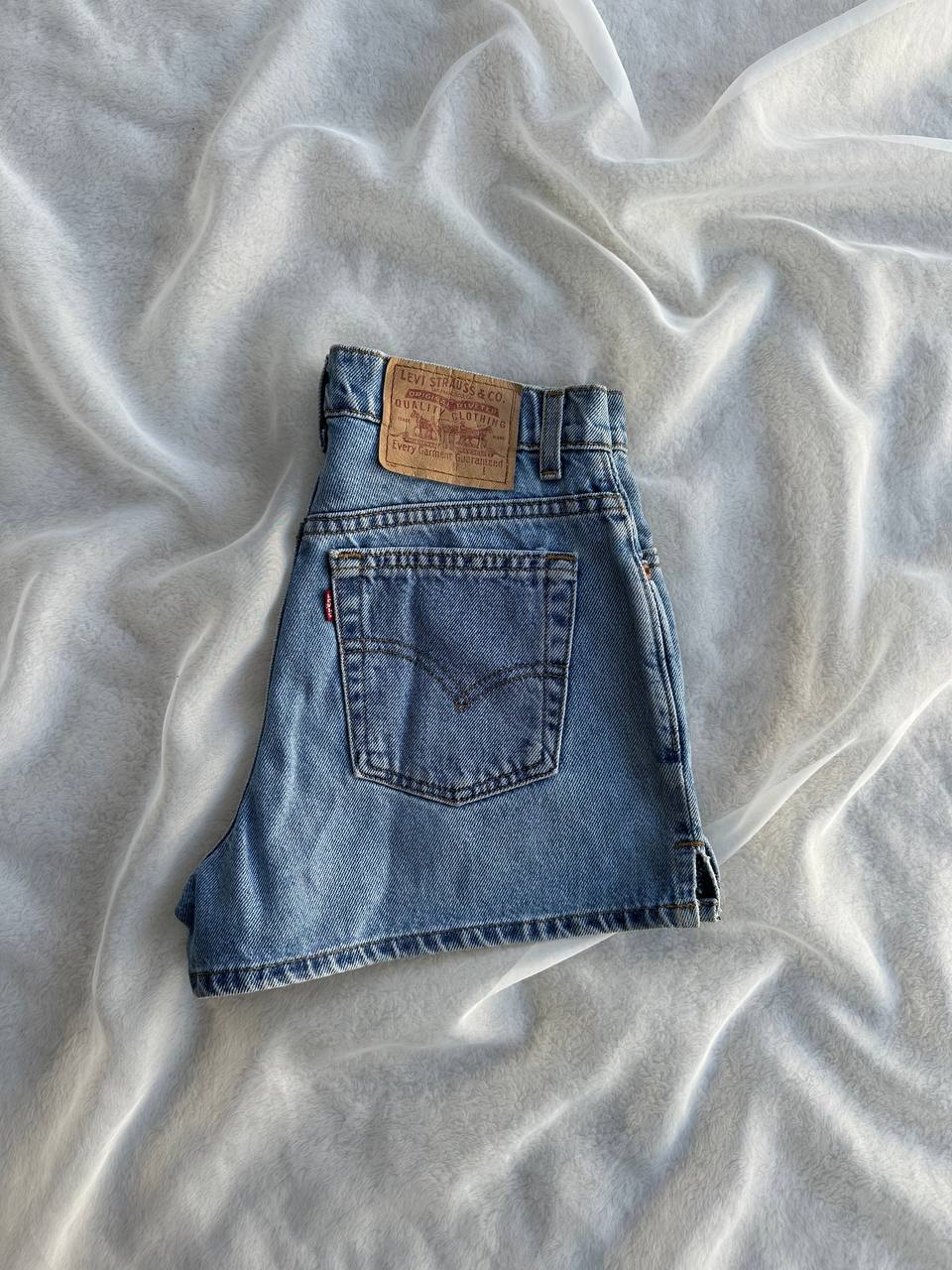 LOW RISE SHORT LEVI'S (36)