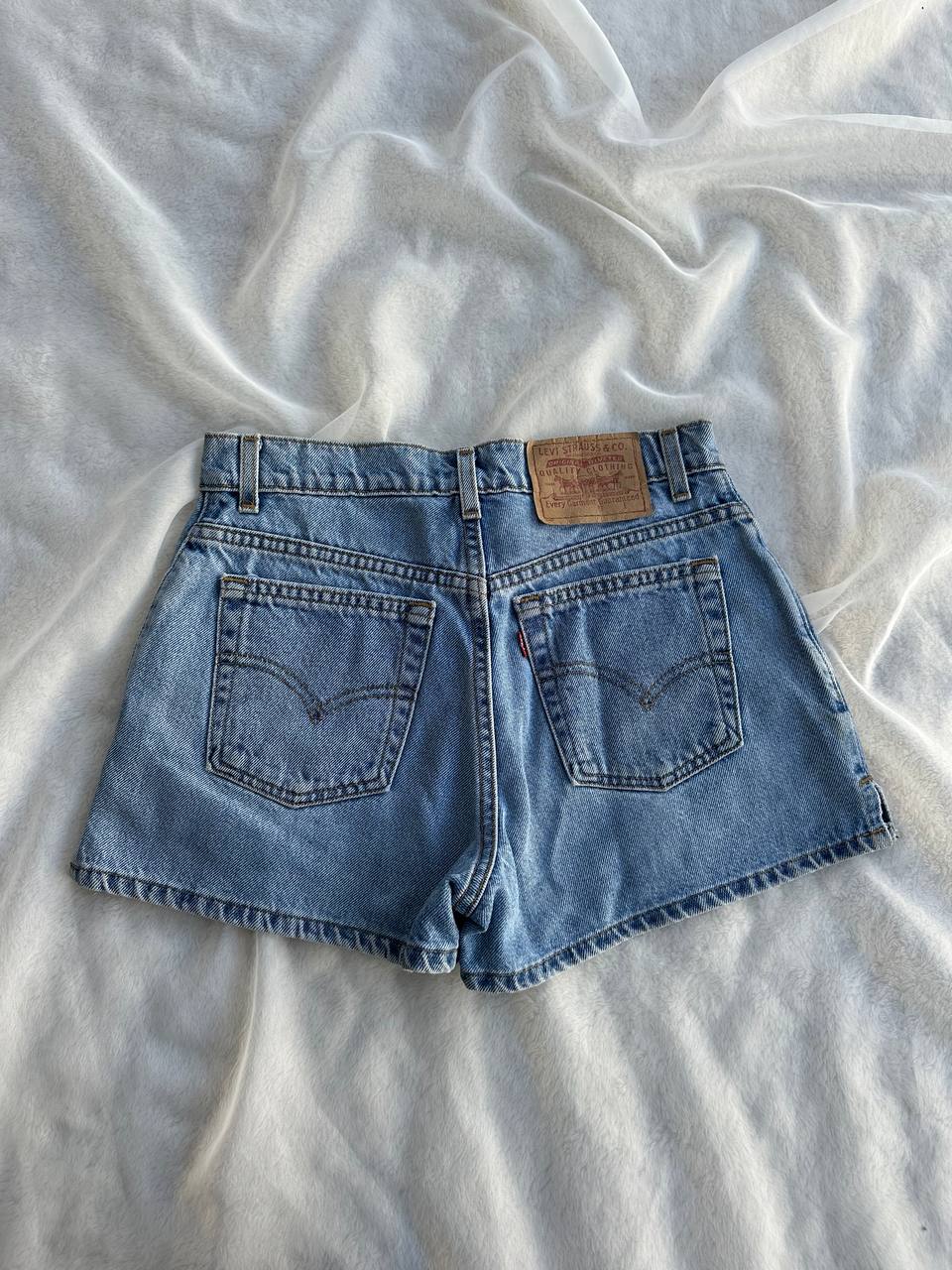 LOW RISE SHORT LEVI'S (36)