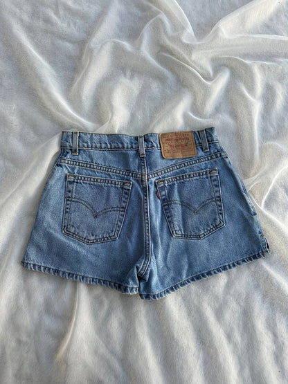 LOW RISE SHORT LEVI'S (36)